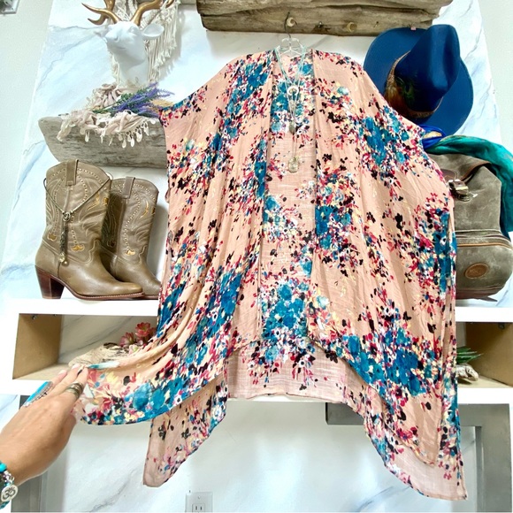 Beautiful floral LOVE Stitch Gypsy floral boho cape/wrap w prairie/country vibe - Picture 5 of 11